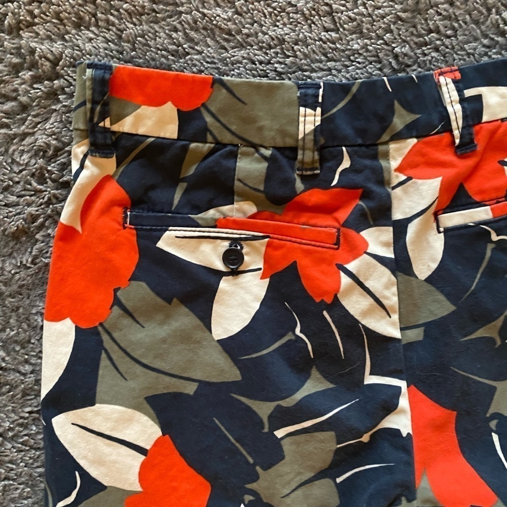 TOMMY HILFIGER Women’s Floral Chino Shorts - Picture 3 of 14